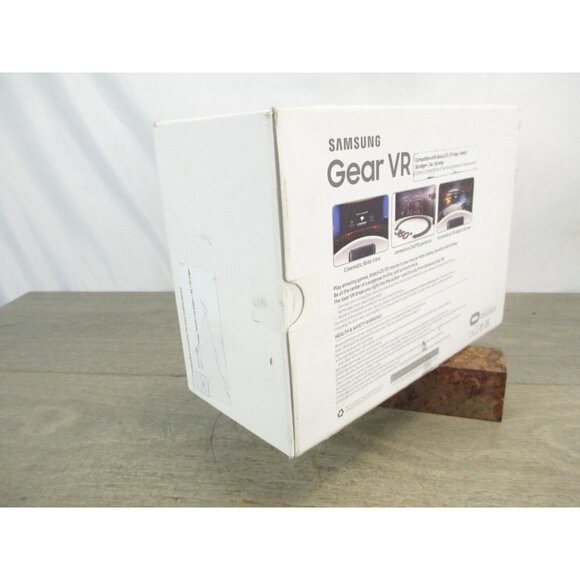 Samsung Gear VR Virtual Reality Headset - SM-R323NBKAXAR NEW SEALED - Picture 9 of 9